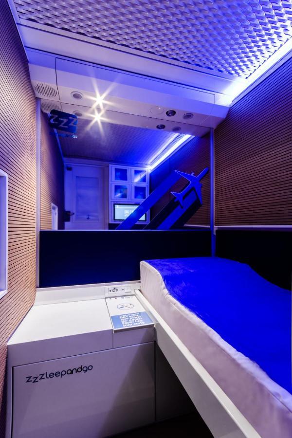 Resting Pods - Zzzleepandgo Modlin Airport Wmi 호텔 Nowy Dwór Mazowiecki 외부 사진